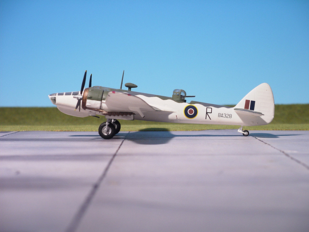 Bristol Blenheim Mk. V, RHAF, 13th Squadron (MPM Models) | ModelPlanes.de