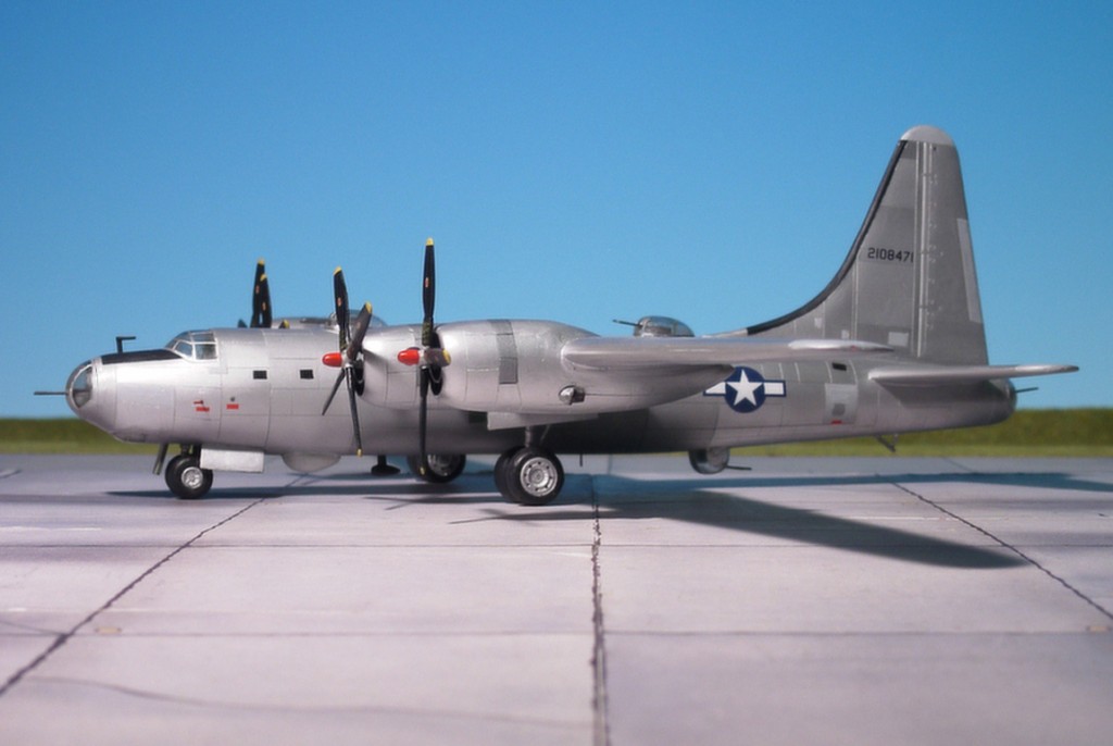 Anigrand Models 1/72 CONSOLIDATED B-32 DOMINATOR Bomber